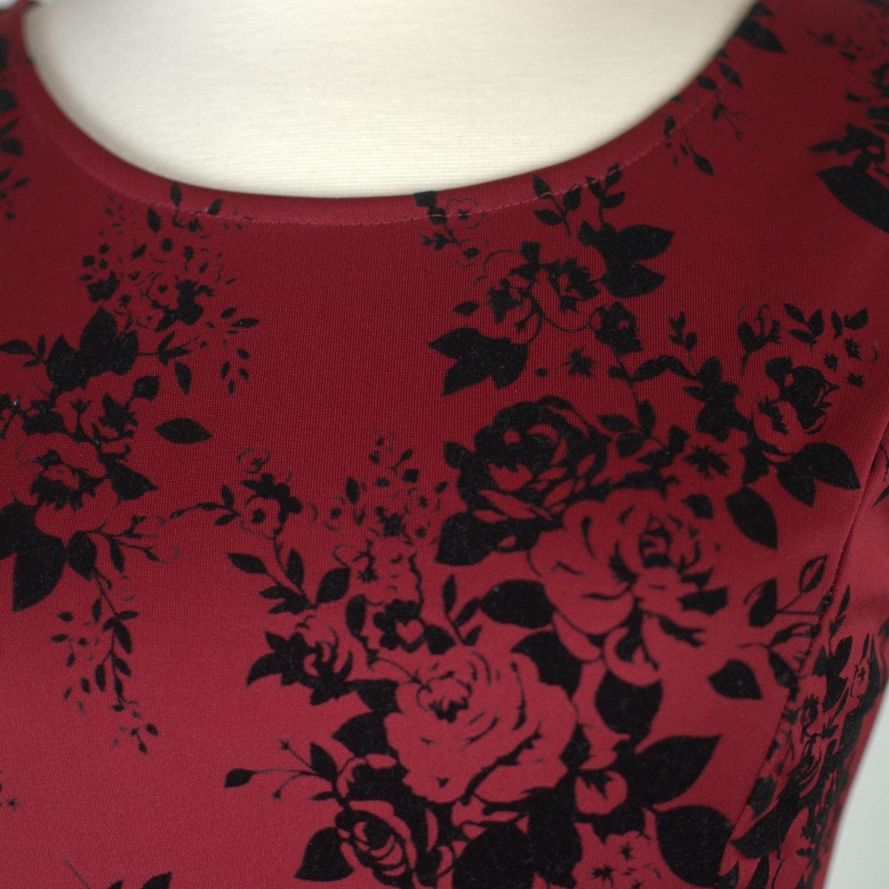 Red Floral Sleeveless Dress - Picture 4 of 8